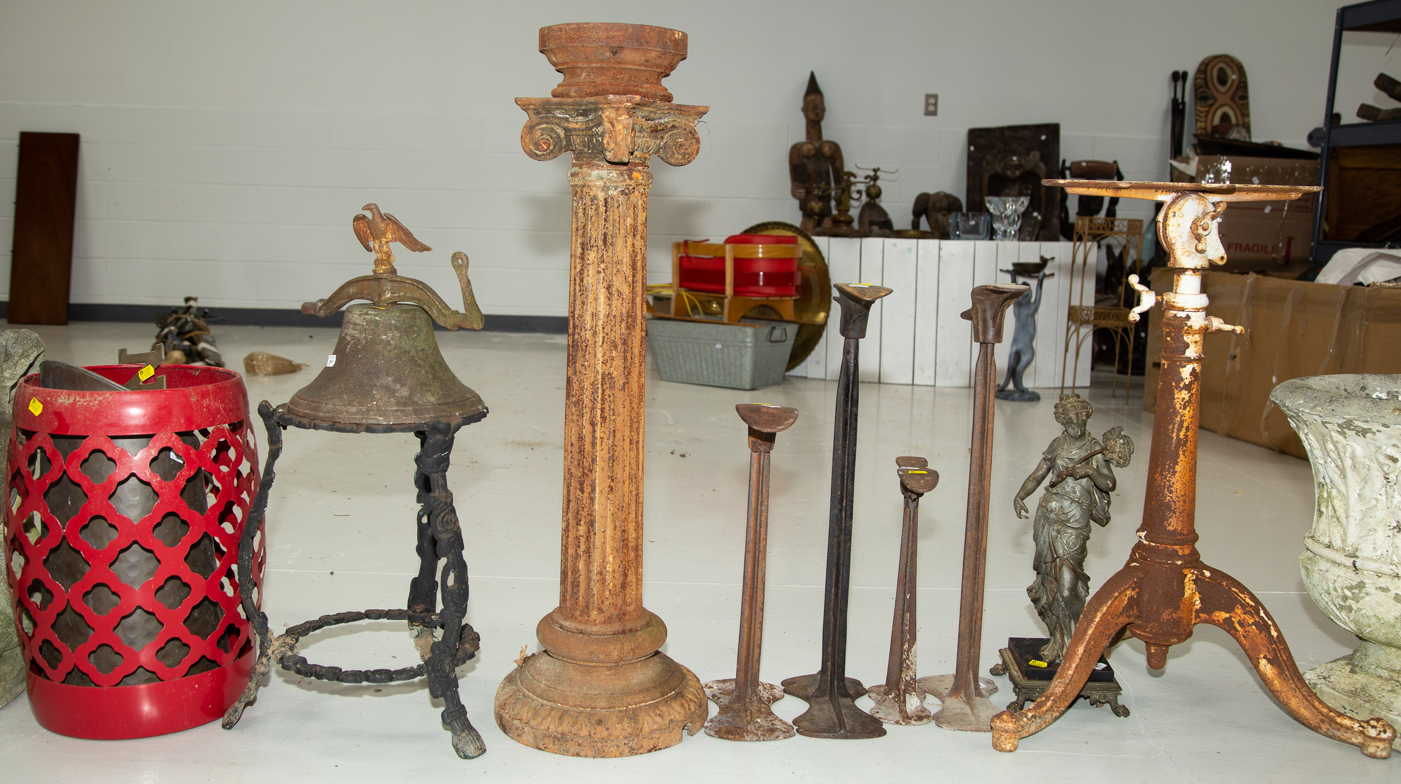 LARGE GROUP OF ASSORTED METAL ITEMS 288134