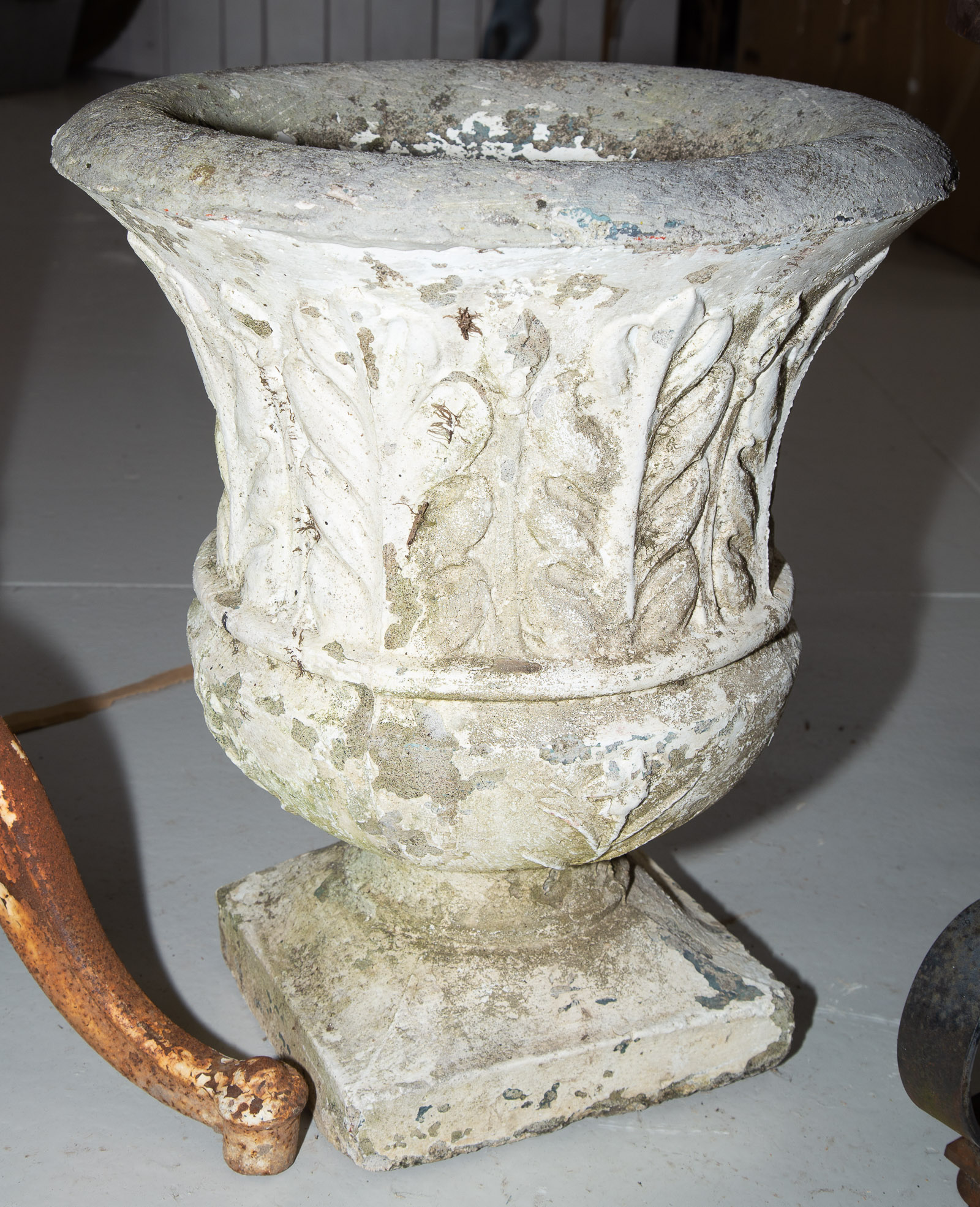 CONCRETE GARDEN URN 19 in H  288139