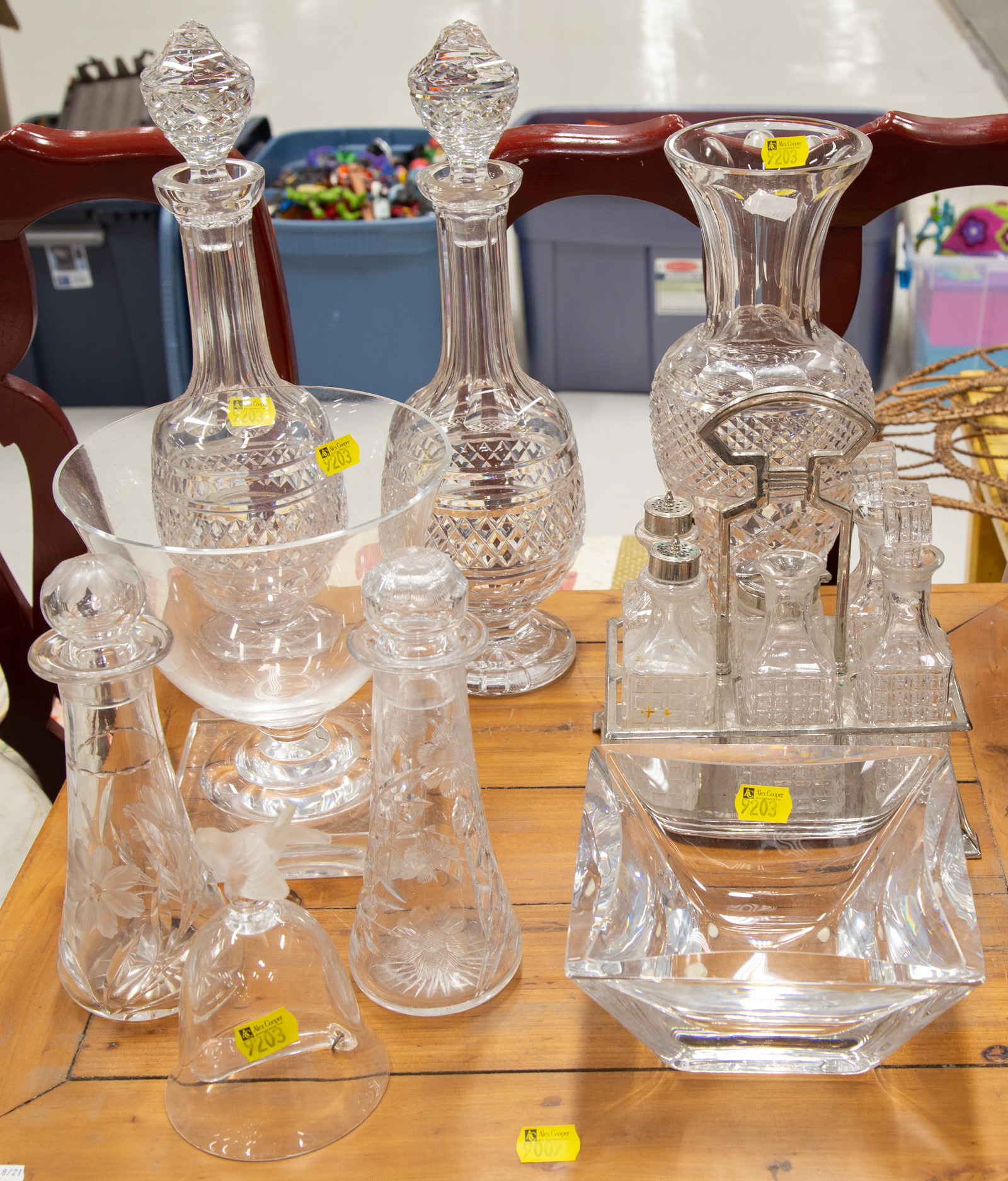 SELECTION OF HIGH QUALITY GLASSWARE