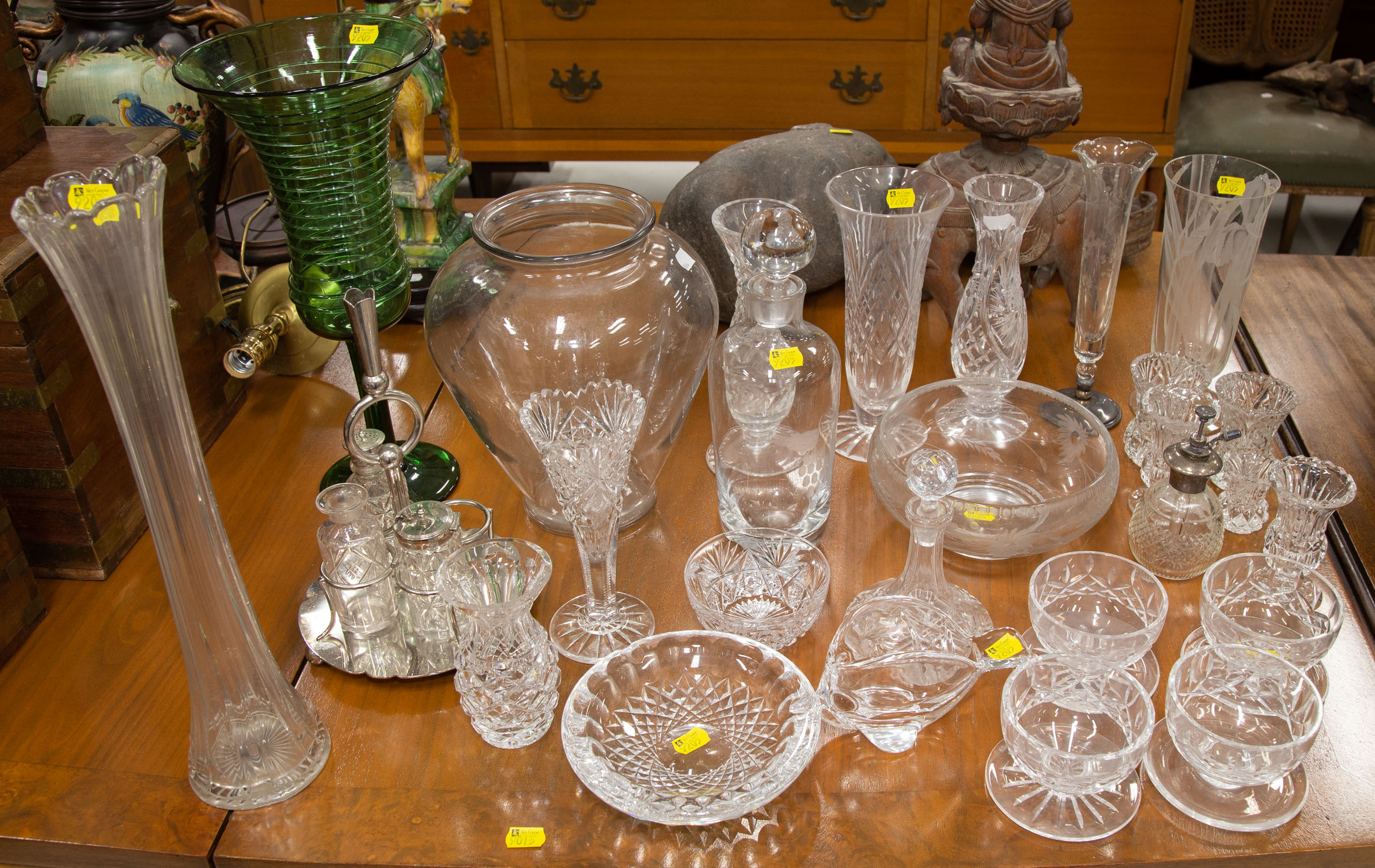 LARGE GROUP OF GLASS ITEMS Includes