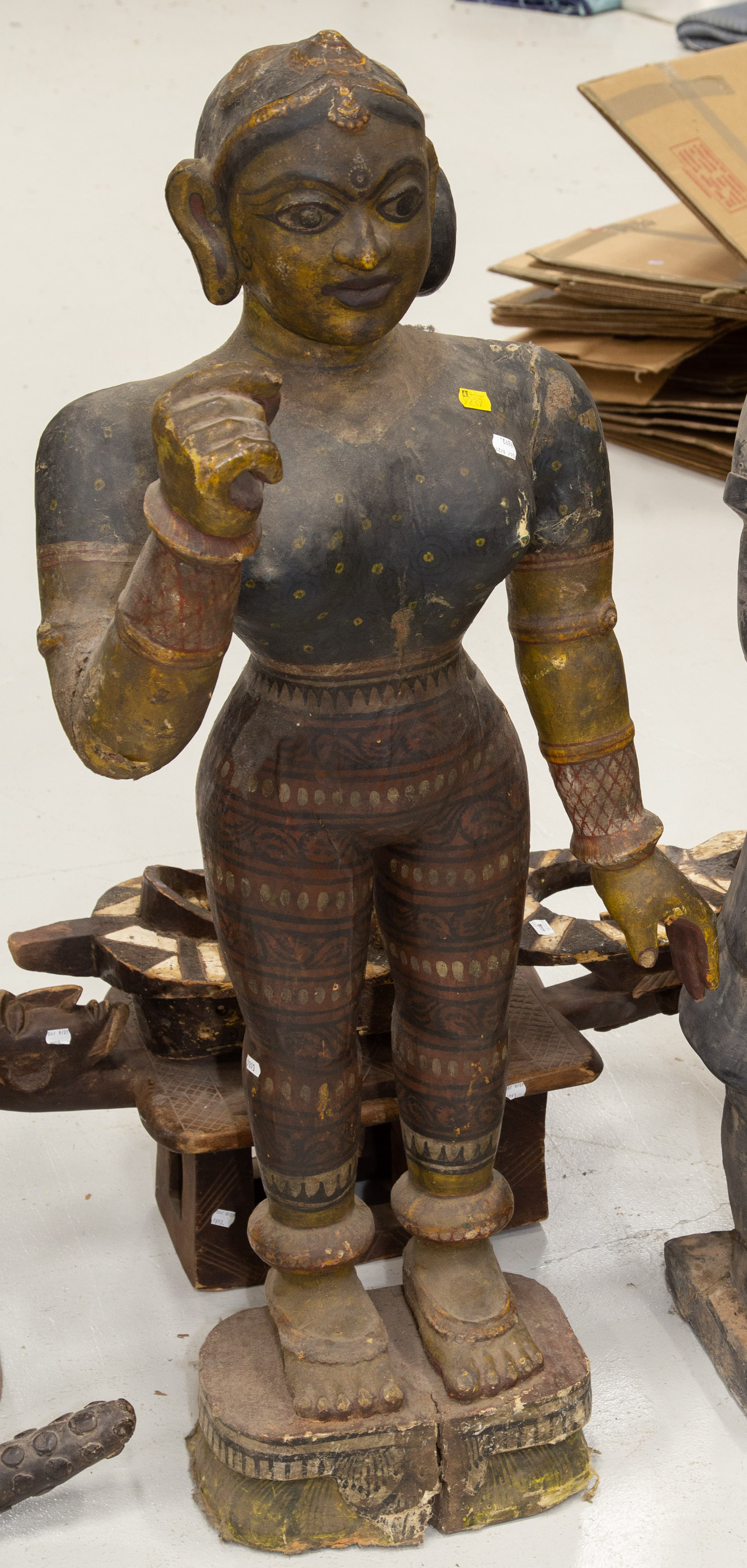 LARGE INDIAN SCULPTURE OF A STANDING 28824f