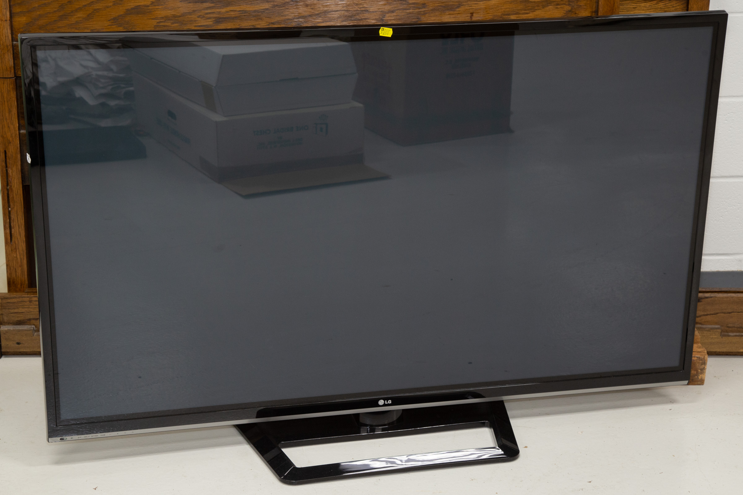 LARGE LG FLAT SCREEN TELEVISION With