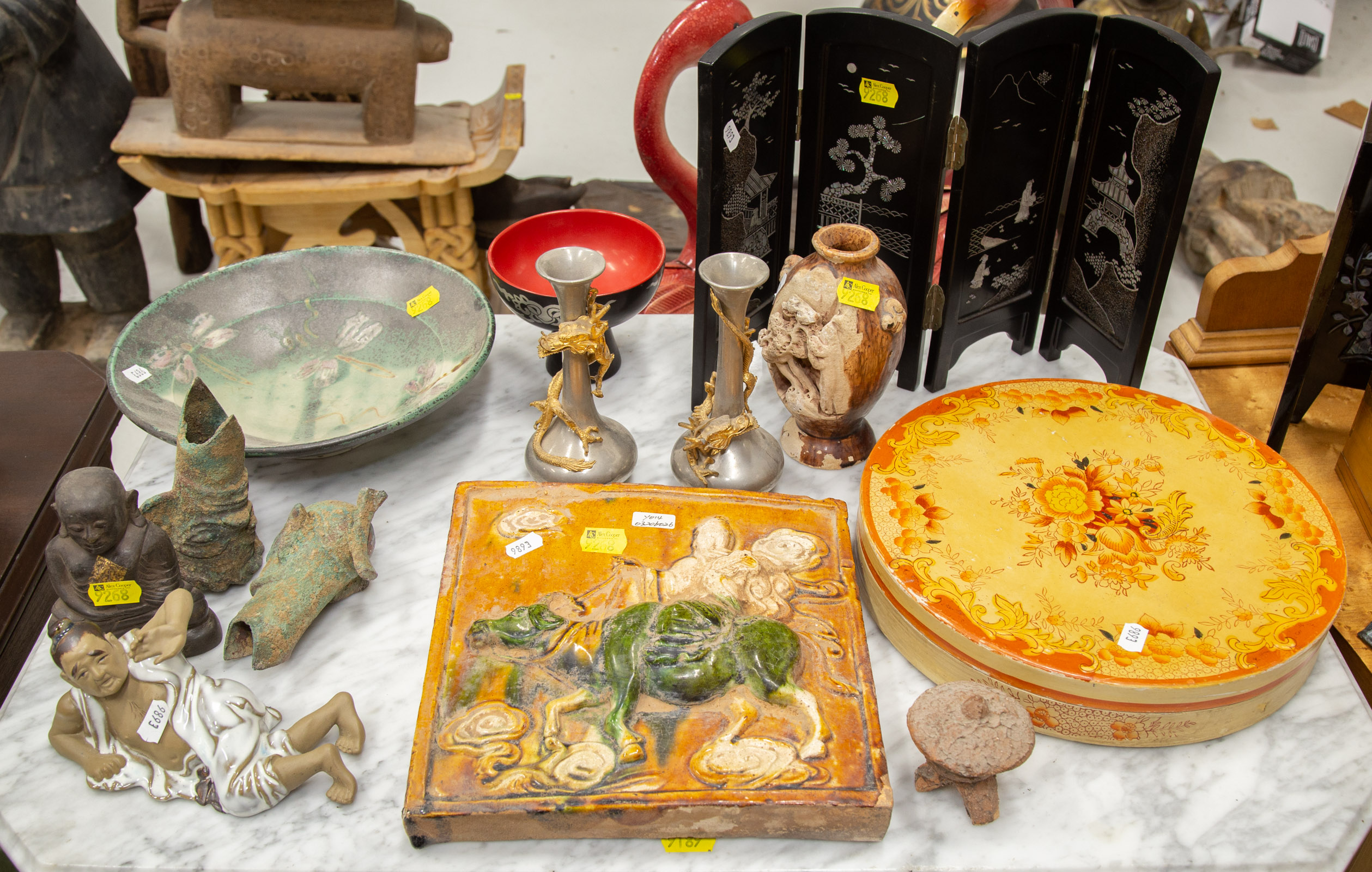 LARGE GROUP OF ASIAN ITEMS Includes 288270