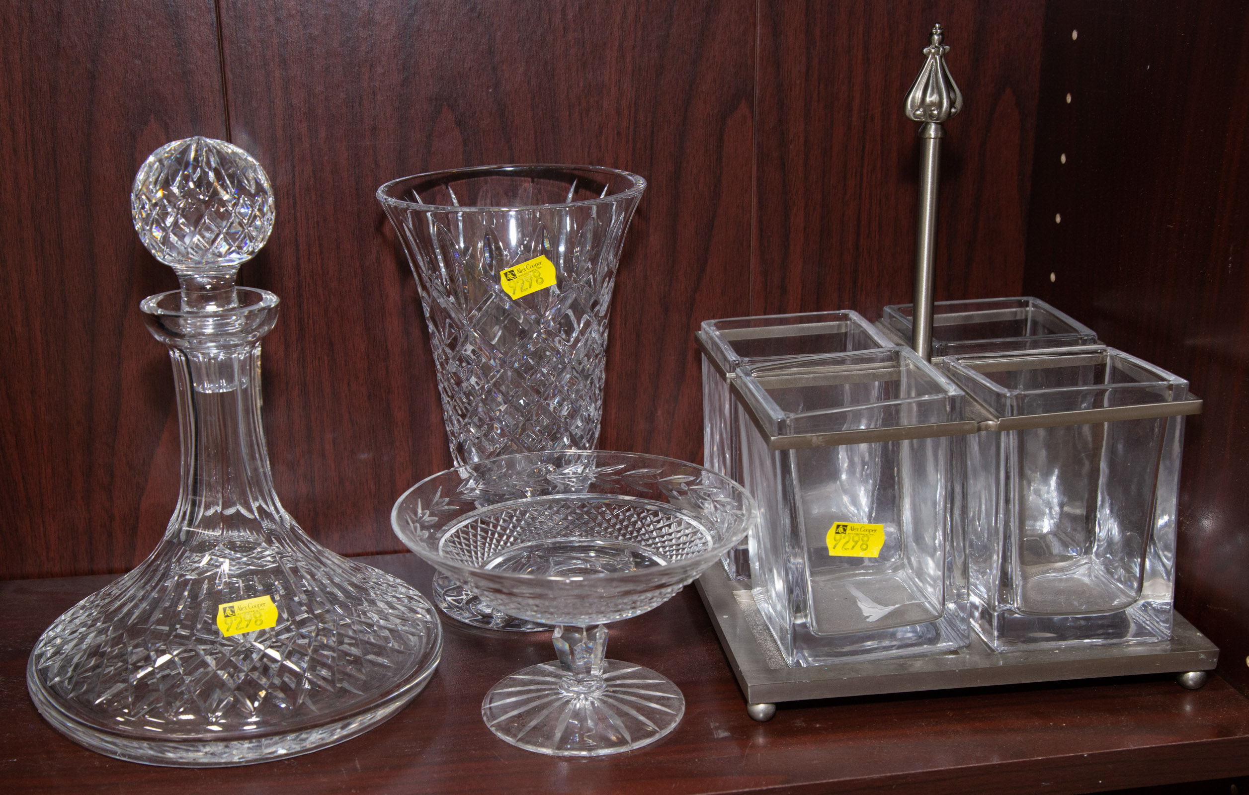 SELECTION OF GLASS TABLEWARE Including