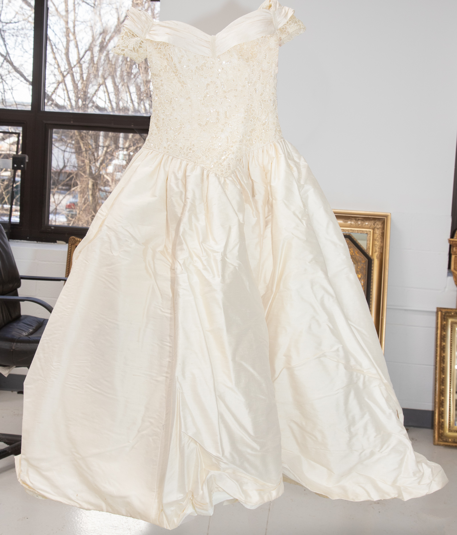 PROFESSIONALLY PACKAGED WEDDING GOWN