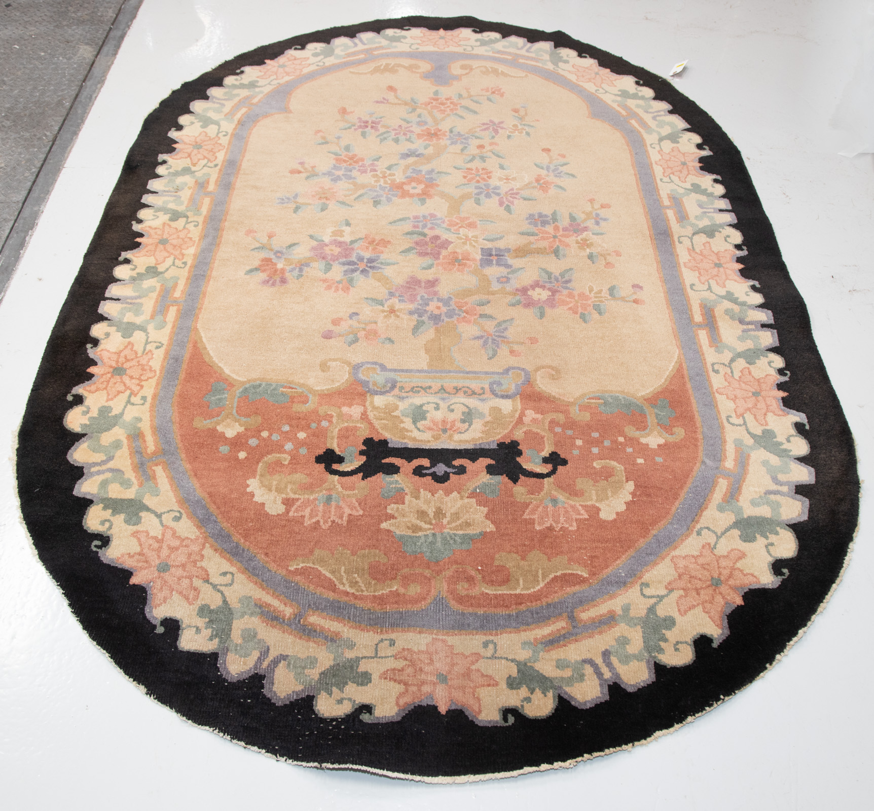 CHINESE OVAL RUG, 5 X 7.9 Second