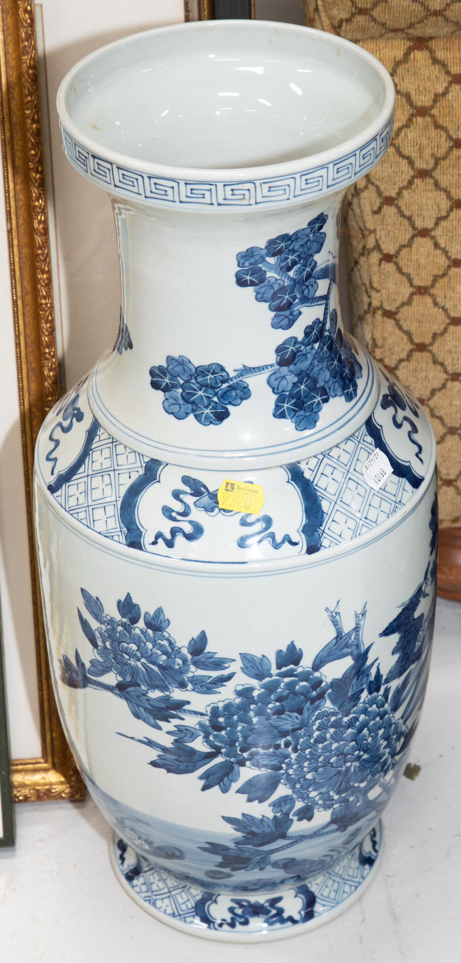 LARGE CHINESE BLUE WHITE VASE 2882ca