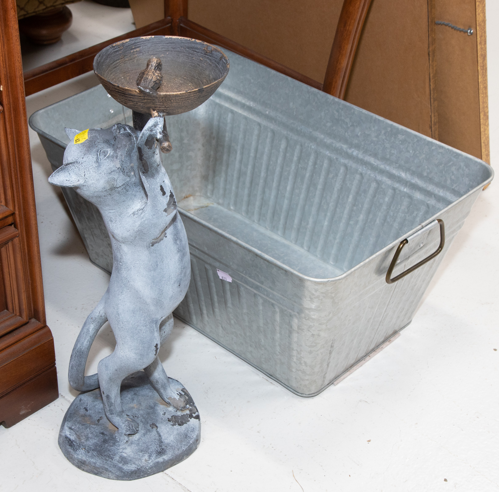 SCULPTURE OF A CAT A METAL TUB 288309