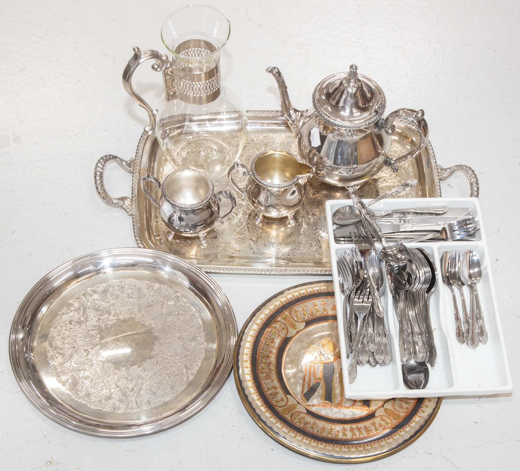 BOX OF ASSORTED SILVER PLATED ITEMS 288320