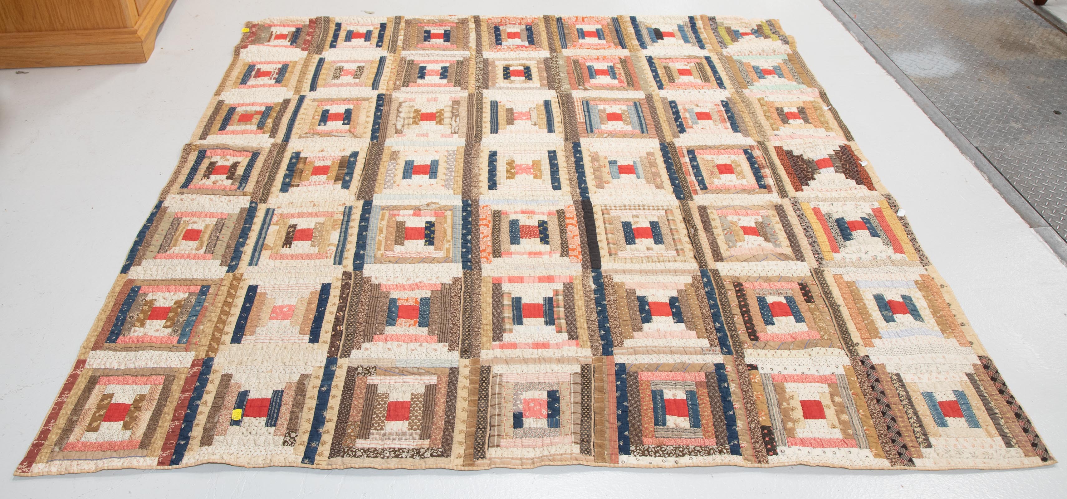 LOG CABIN PATTERN QUILT Late 19th 28832a