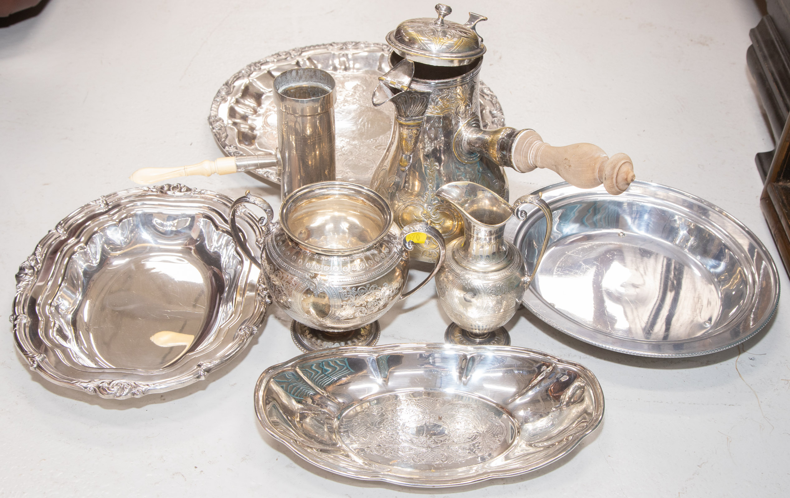 BOX OF SILVER PLATED ITEMS Includes 288322