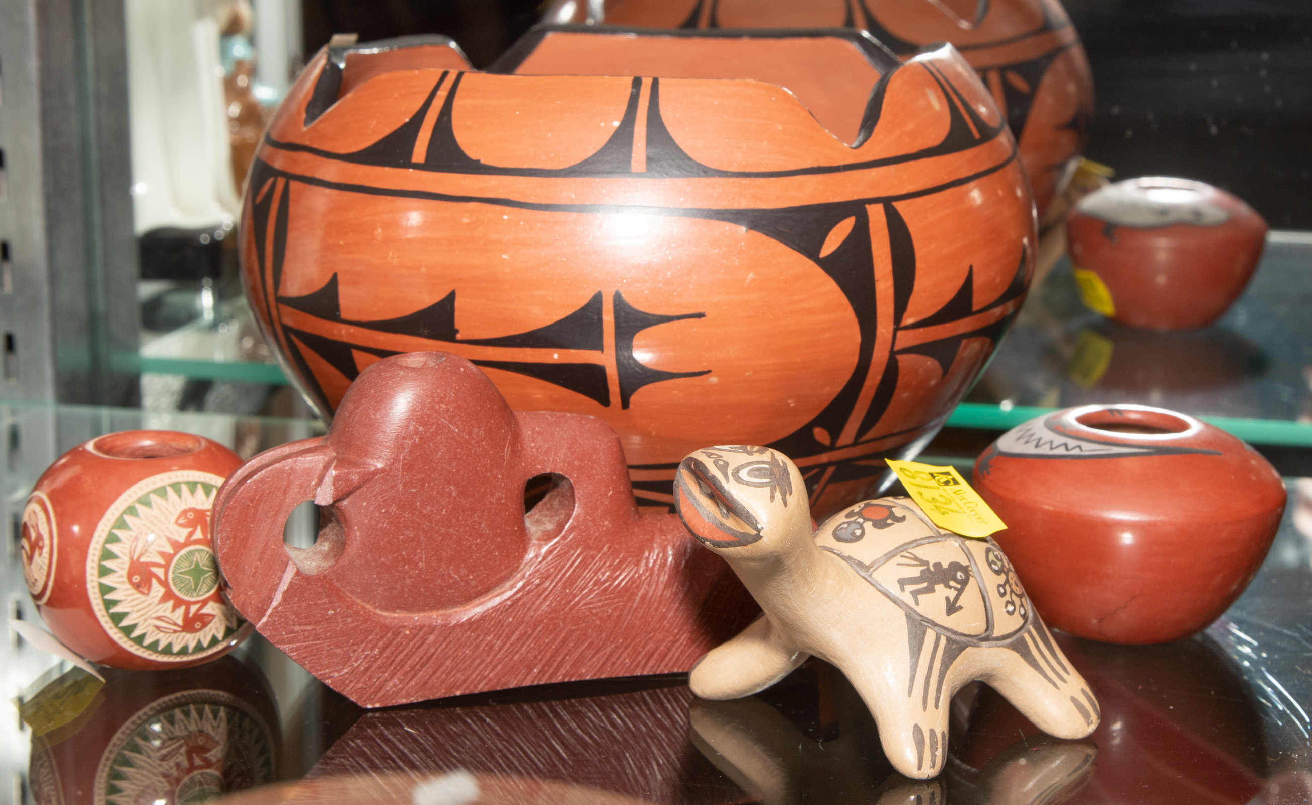 FIVE PIECES OF NATIVE AMERICAN POTTERY