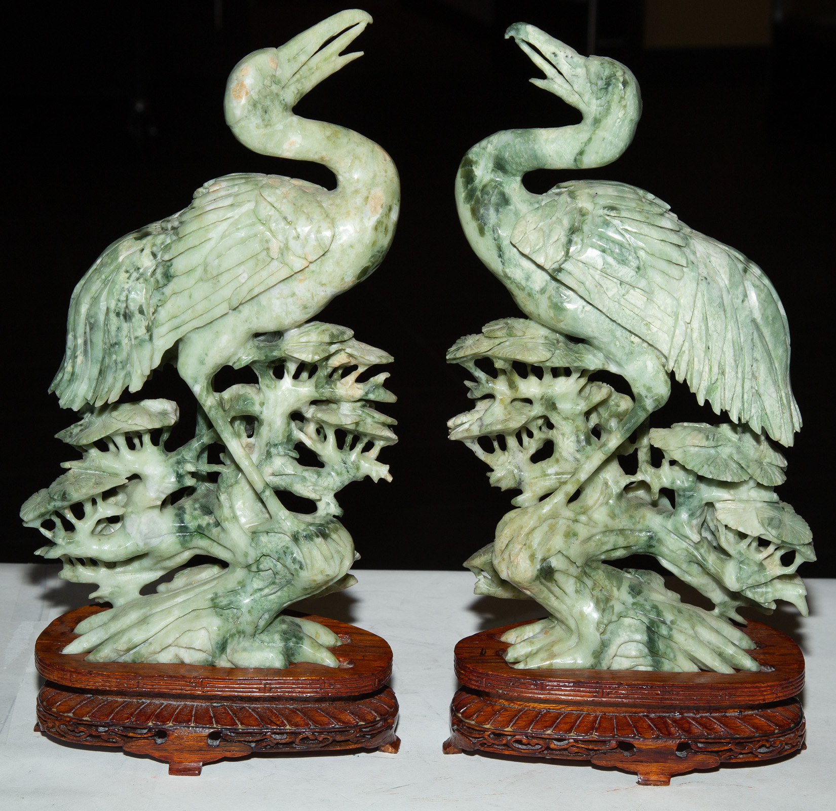 PAIR OF CHINESE GREEN SOAPSTONE 288511