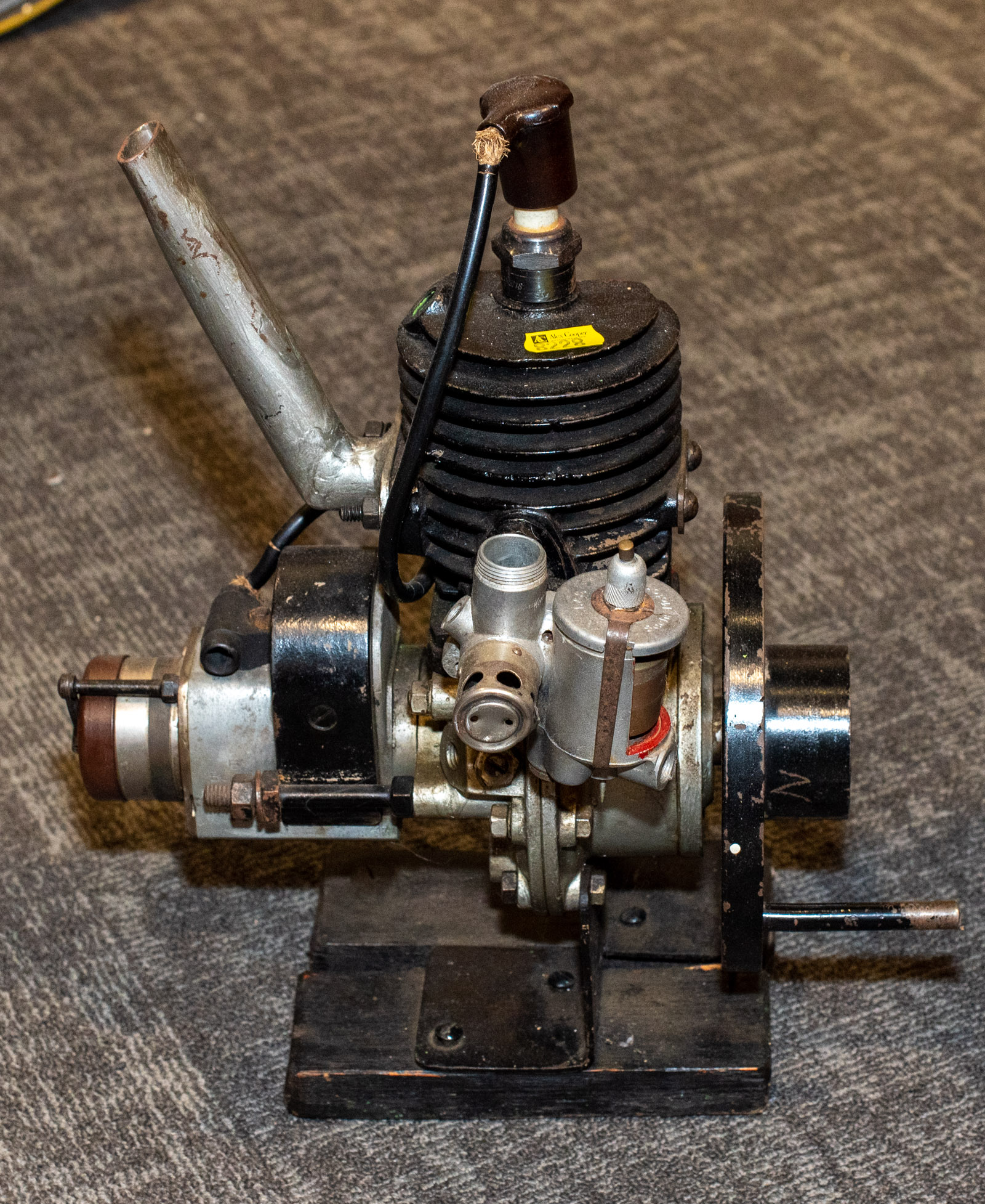 CUTAWAY MODEL OF A SINGLE STROKE ENGINE