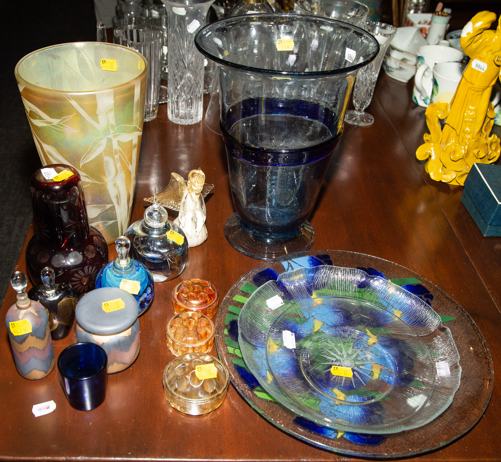 ASSORTED GLASS ITEMS Includes a 28853e