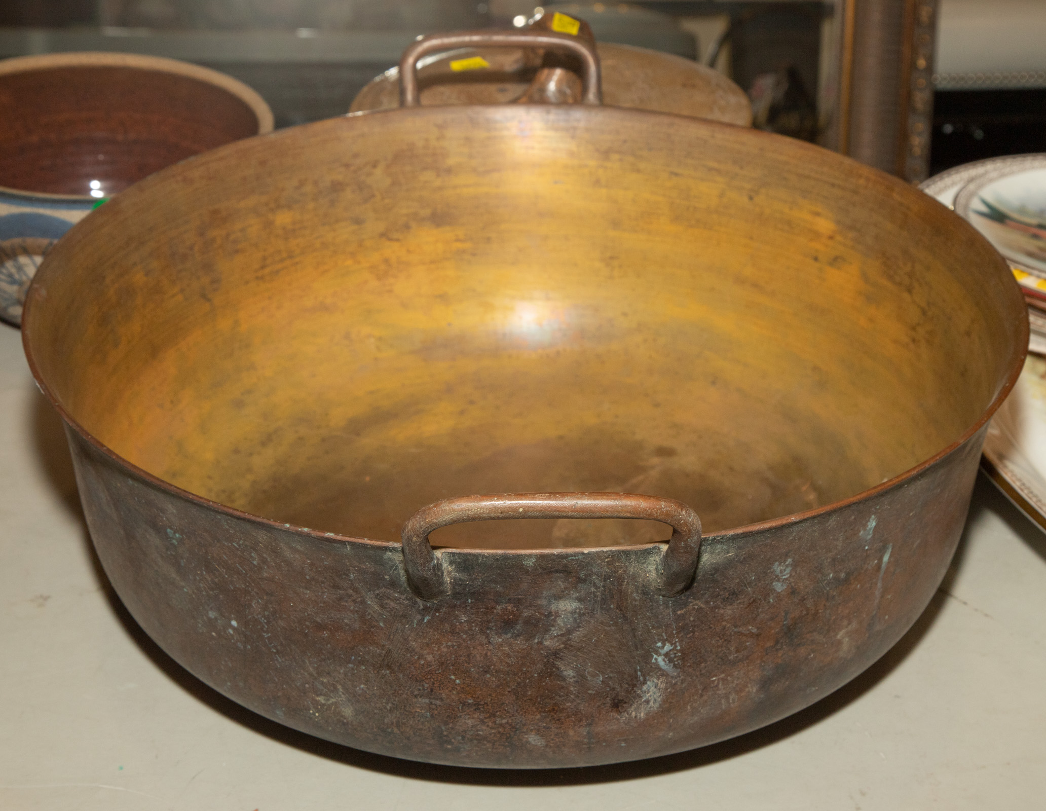 LARGE WROUGHT COPPER POT Continental,