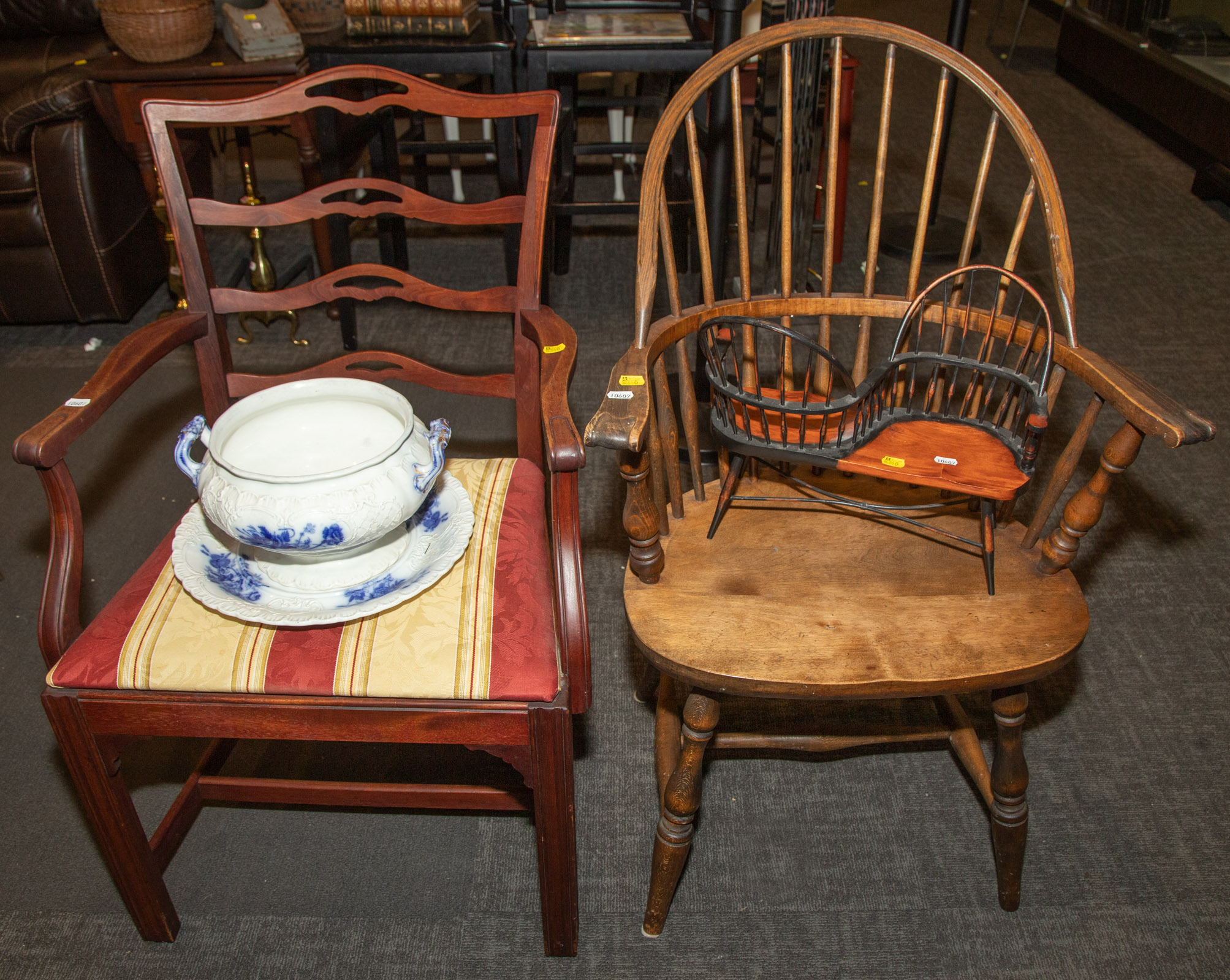 ASSORTED FURNITURE COLLECTIBLES 2885d9