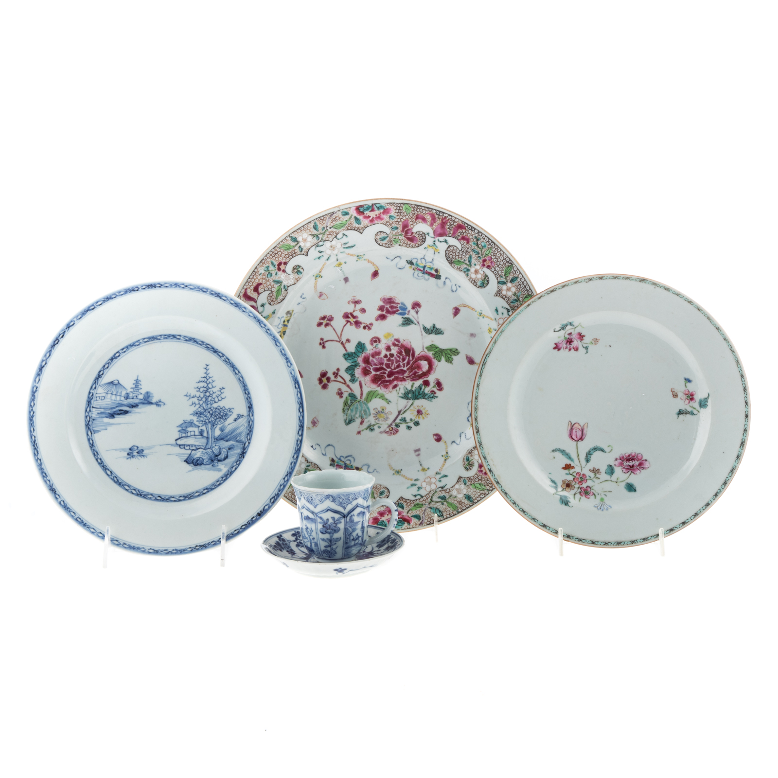 THREE CHINESE EXPORT PLATES & CUP/