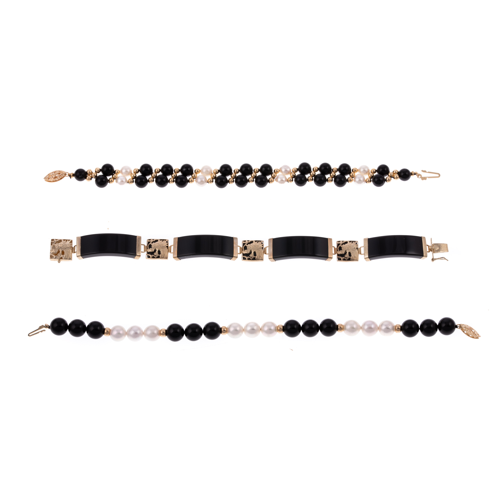 A TRIO OF BLACK ONYX PEARL BRACELETS 288cb8