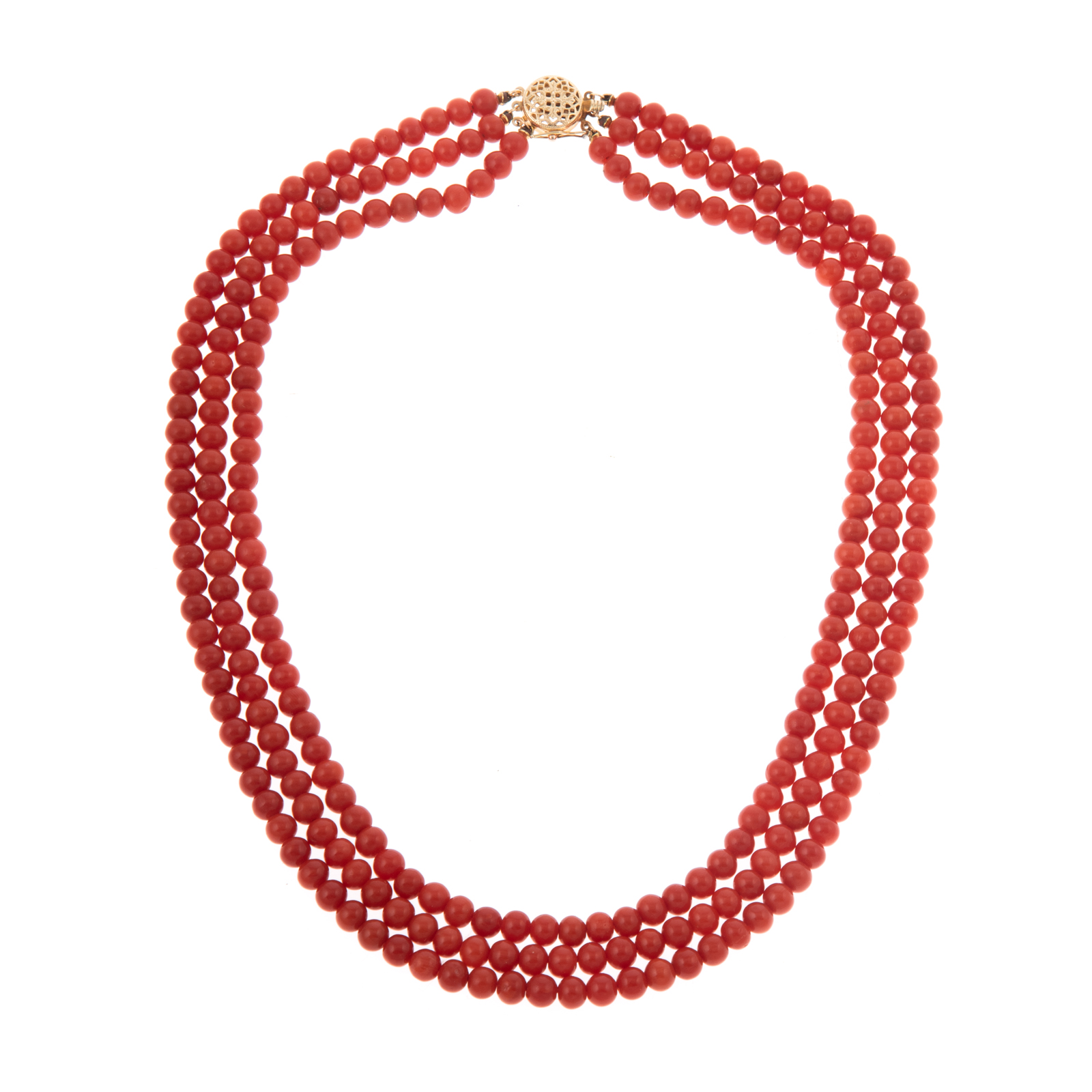 A TRIPLE STRAND OF CORAL BEADS 288cfc