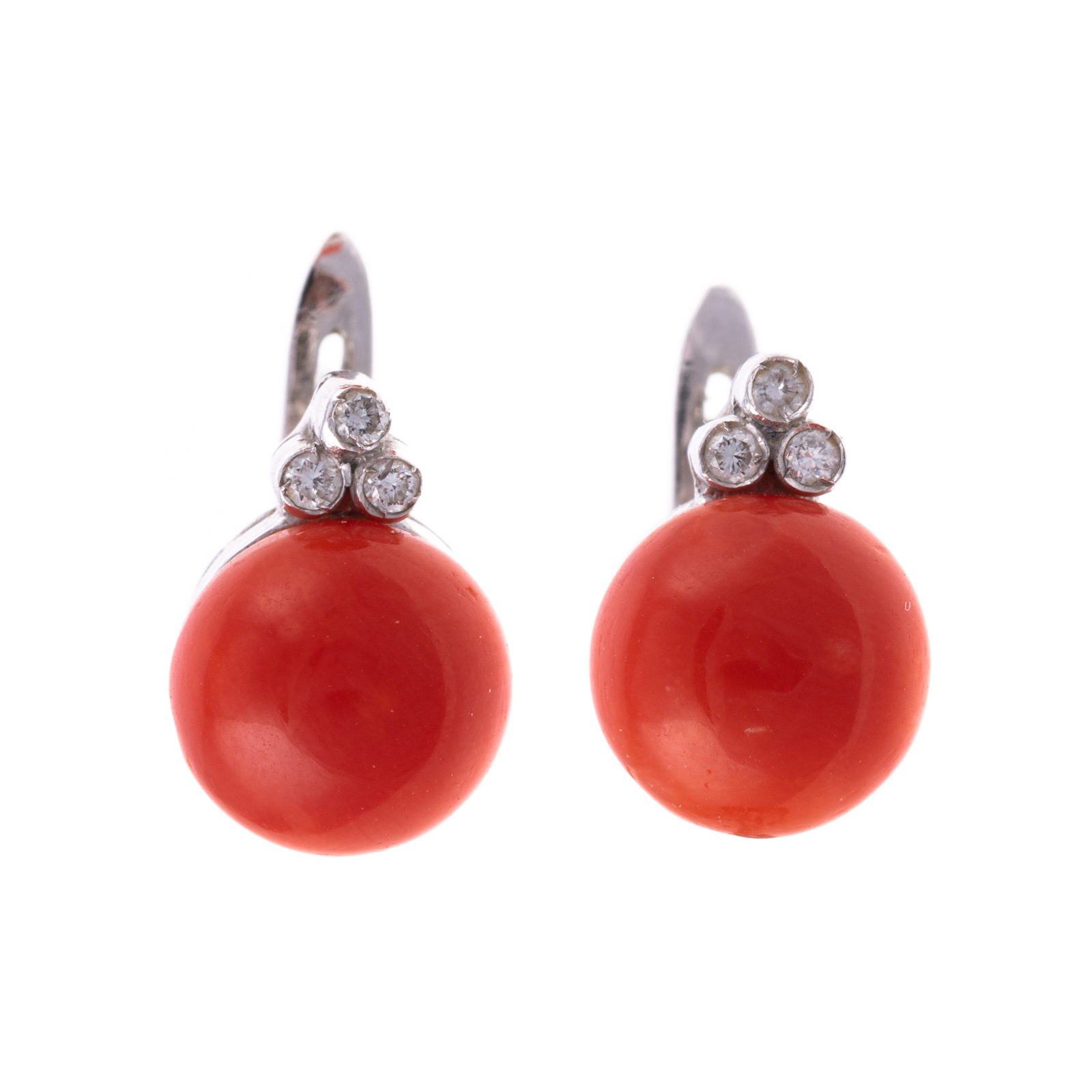 A PAIR OF CORAL DIAMOND EARRINGS 288cfd