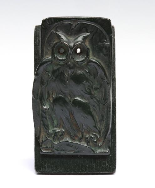 IRON OWL LETTER CLIP WITH GREEN