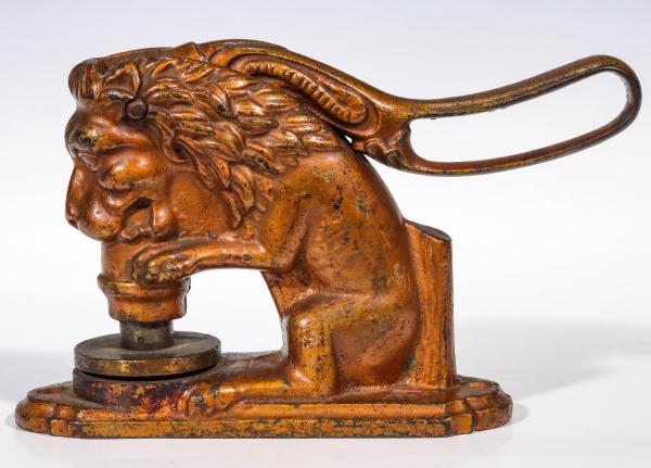 A LARGE FIGURAL SEATED LION IRON 288fd2