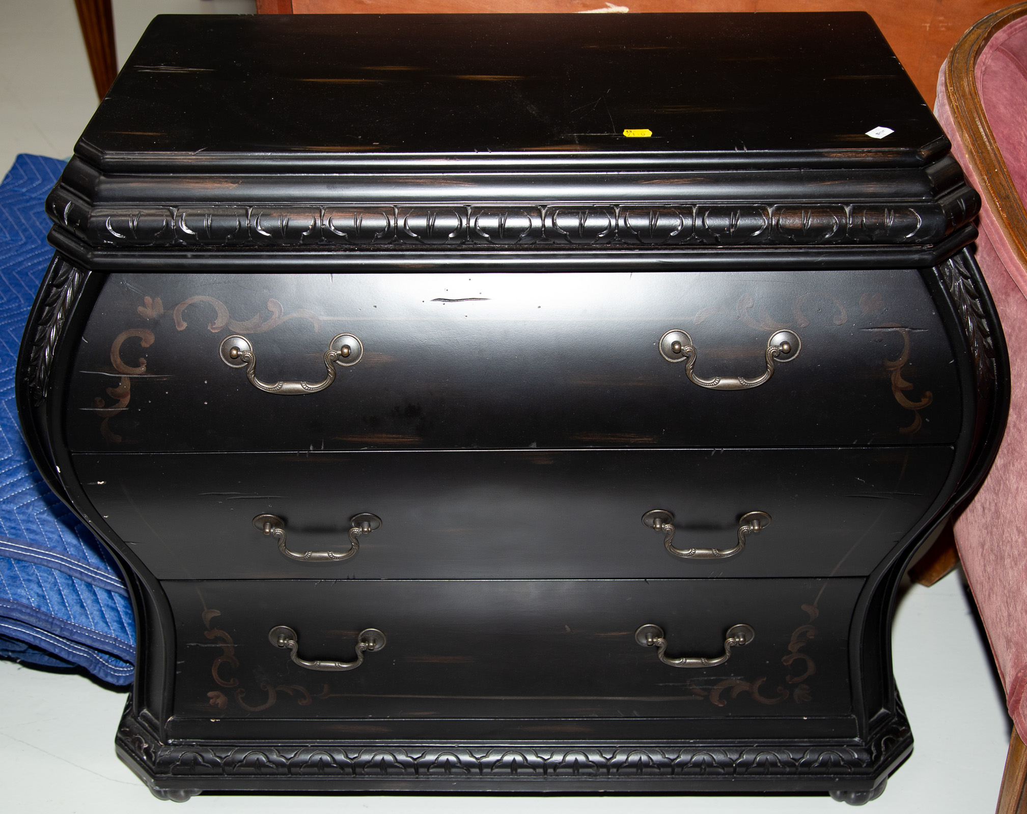 BLACK PAINTED CHEST Modern, approximately