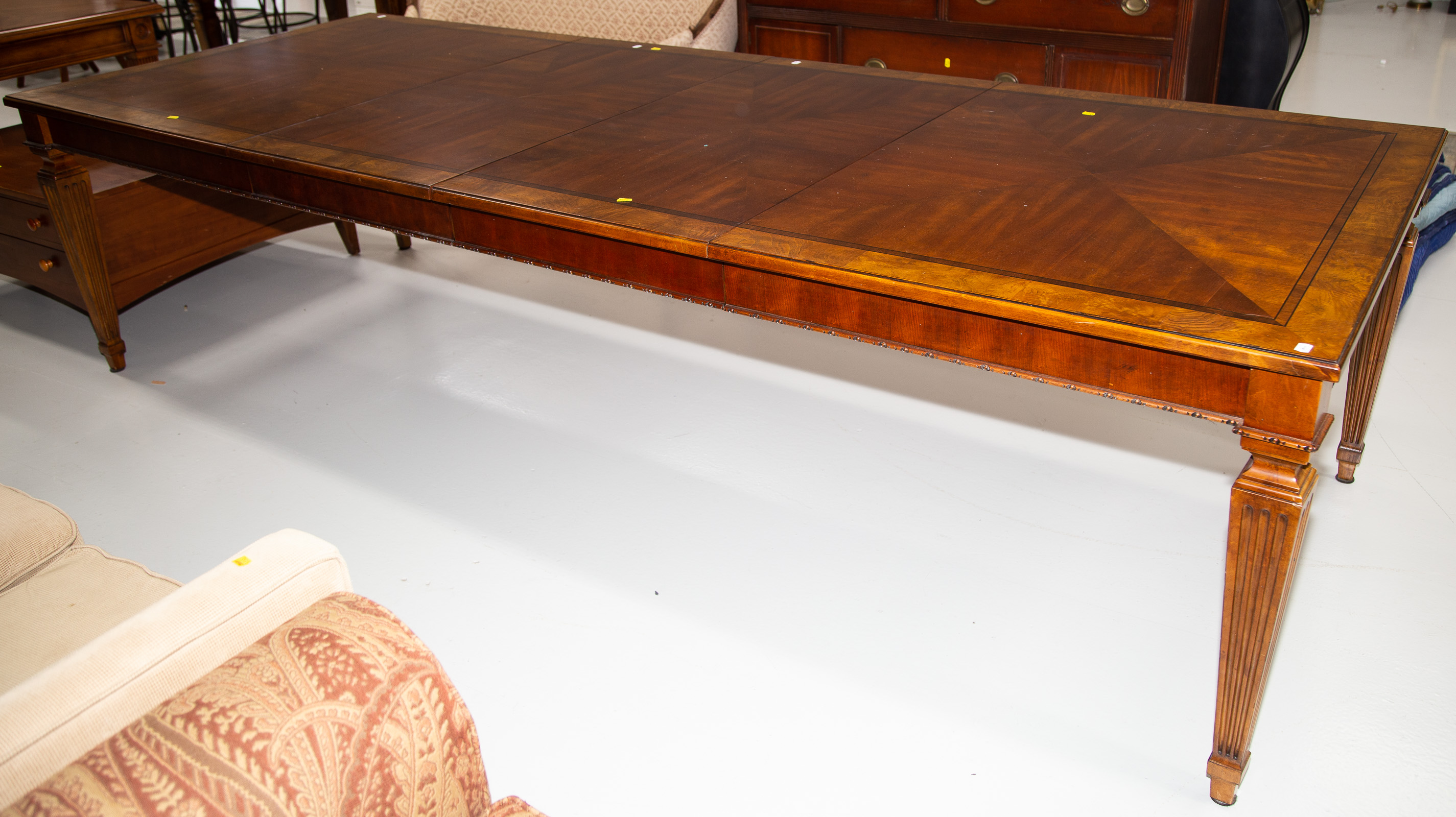 ETHAN ALLEN MAHOGANY DINING ROOM TABLE