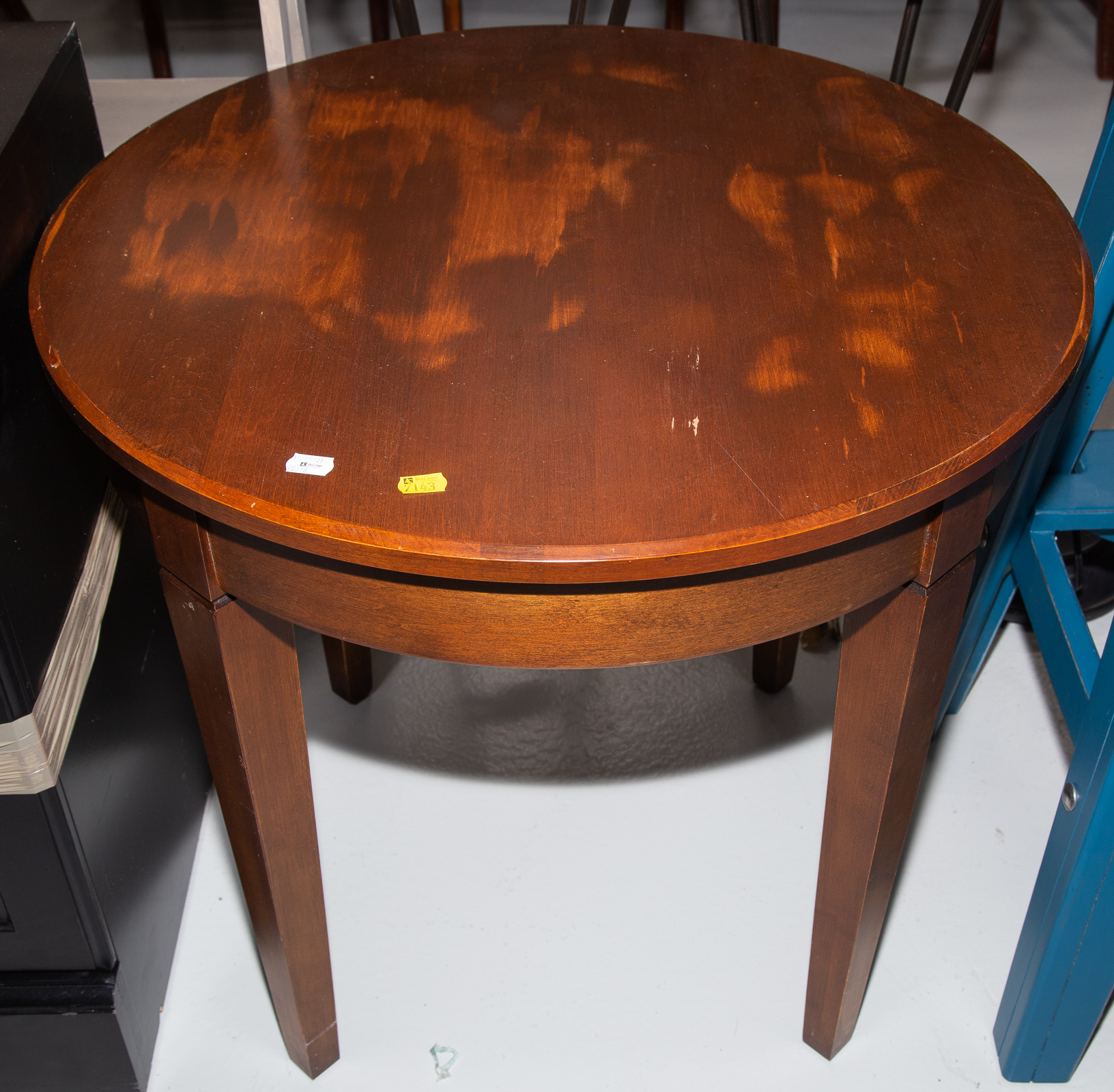 AN MAHOGANY SIDE TABLE 25 in. H.,