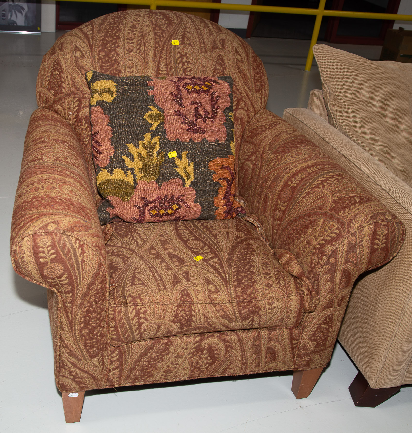 ETHAN ALLEN UPHOLSTERED ARM CHAIR .