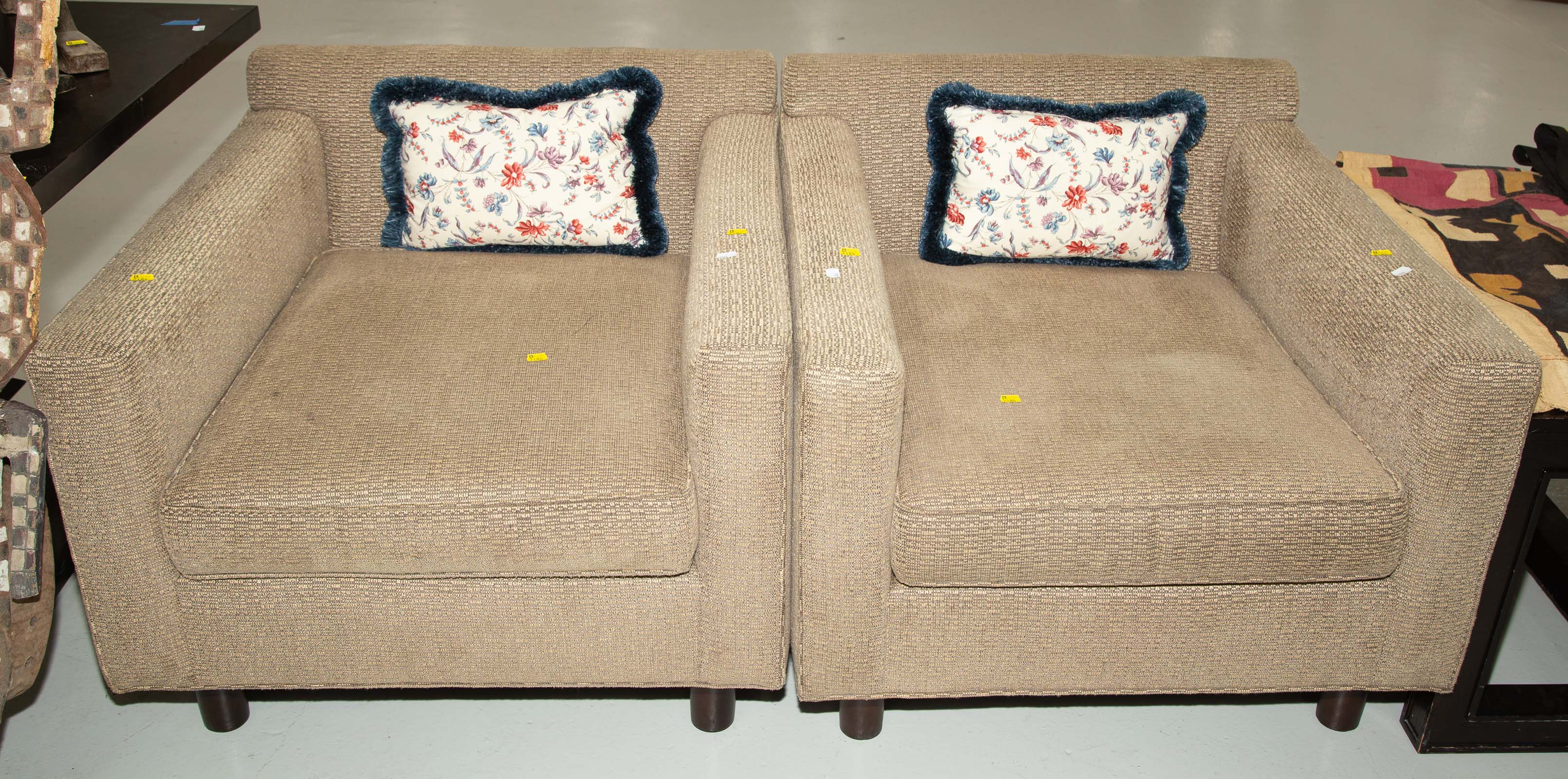 A PAIR OF GOLD WILLIAMS UPHOLSTERED 2895ec