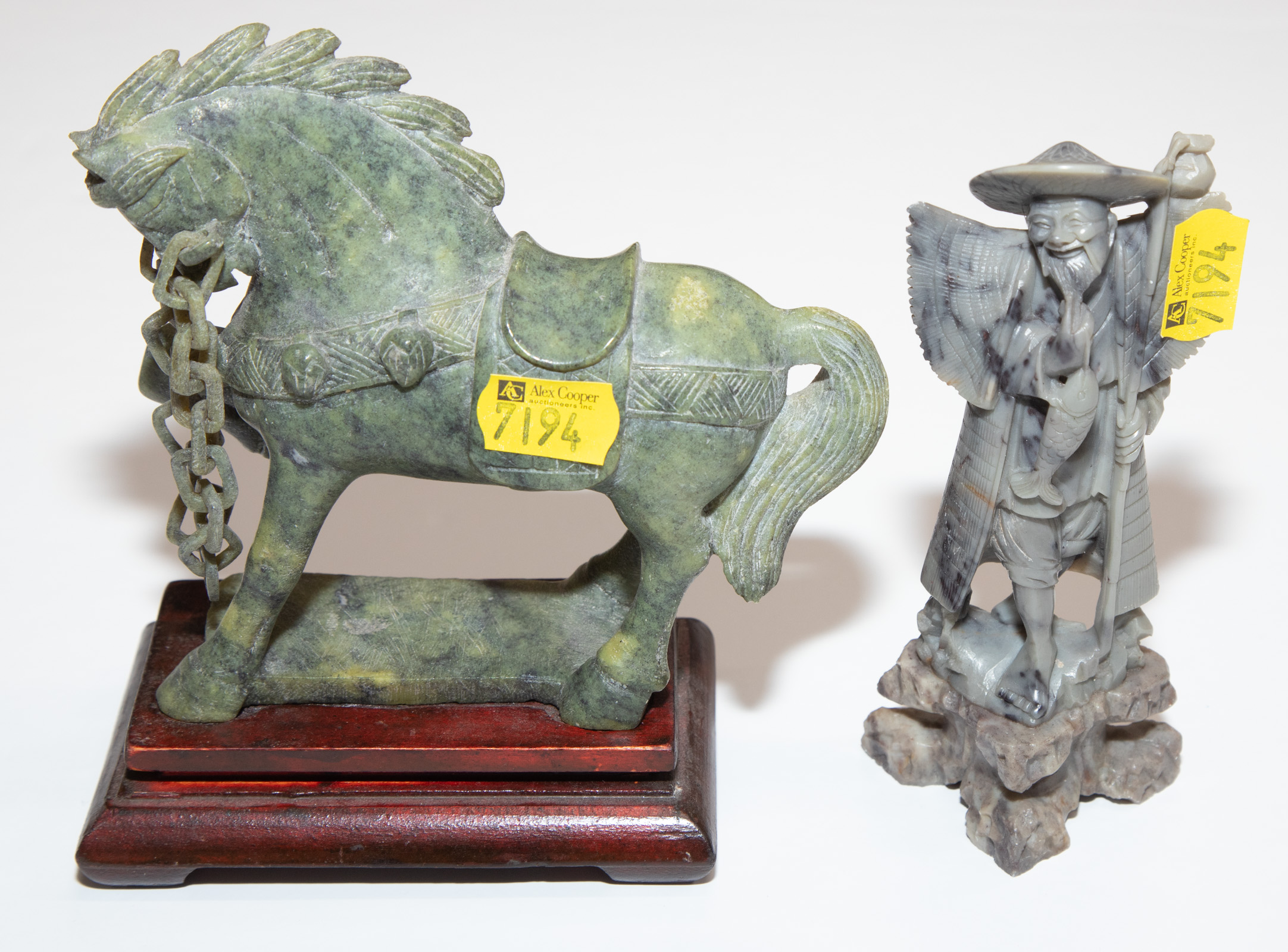 TWO CHINESE CARVED SOAPSTONE ARTICLES 289611