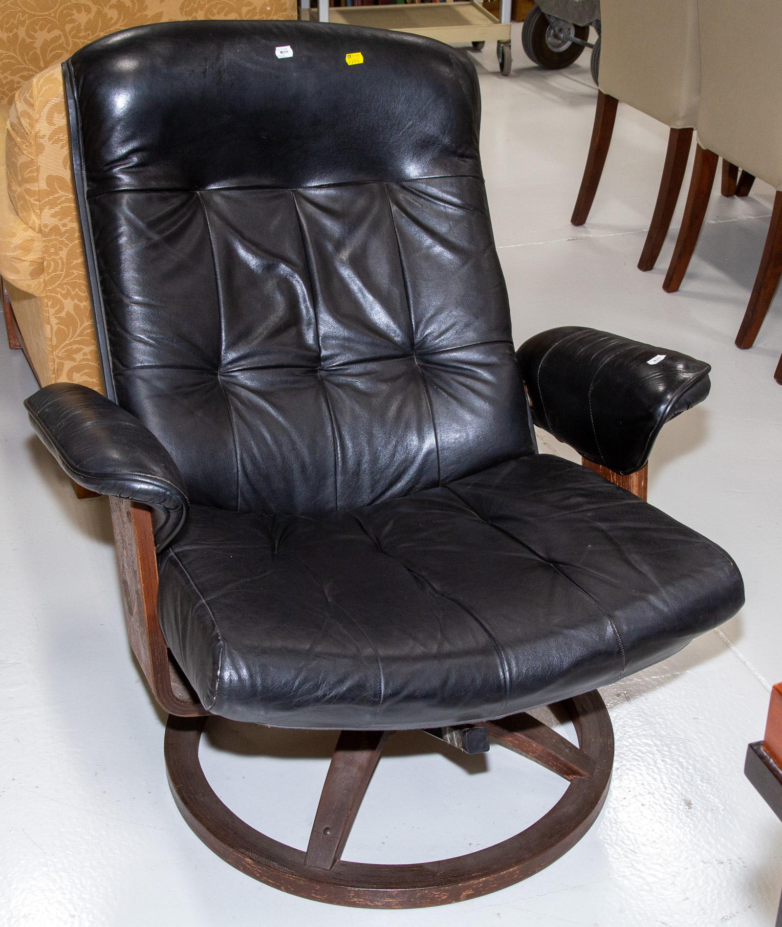 EAMES STYLE ARMCHAIR  289662