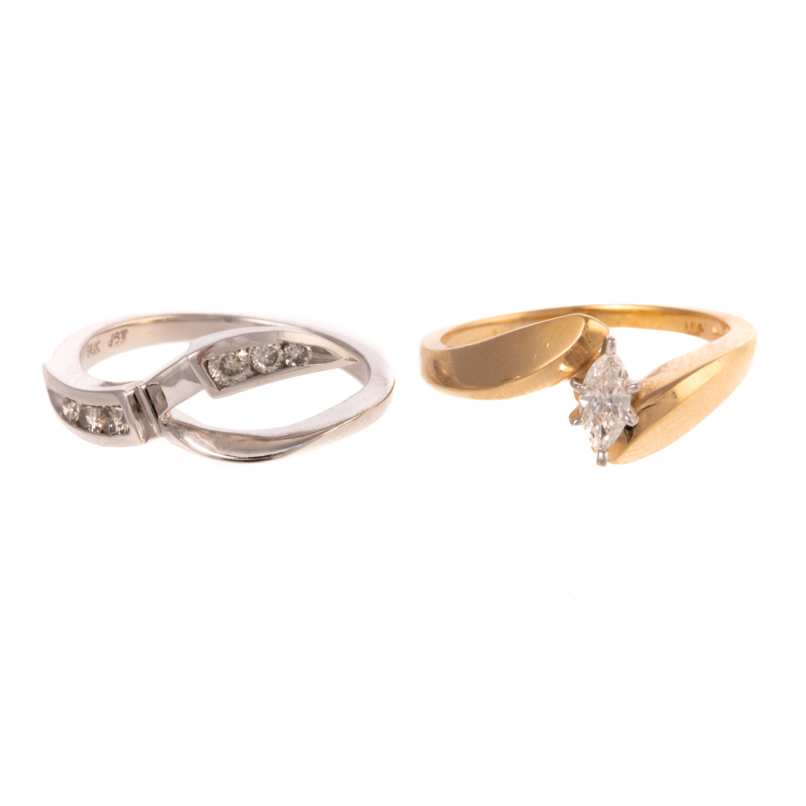 A TWO-TONE DIAMOND WEDDING SET