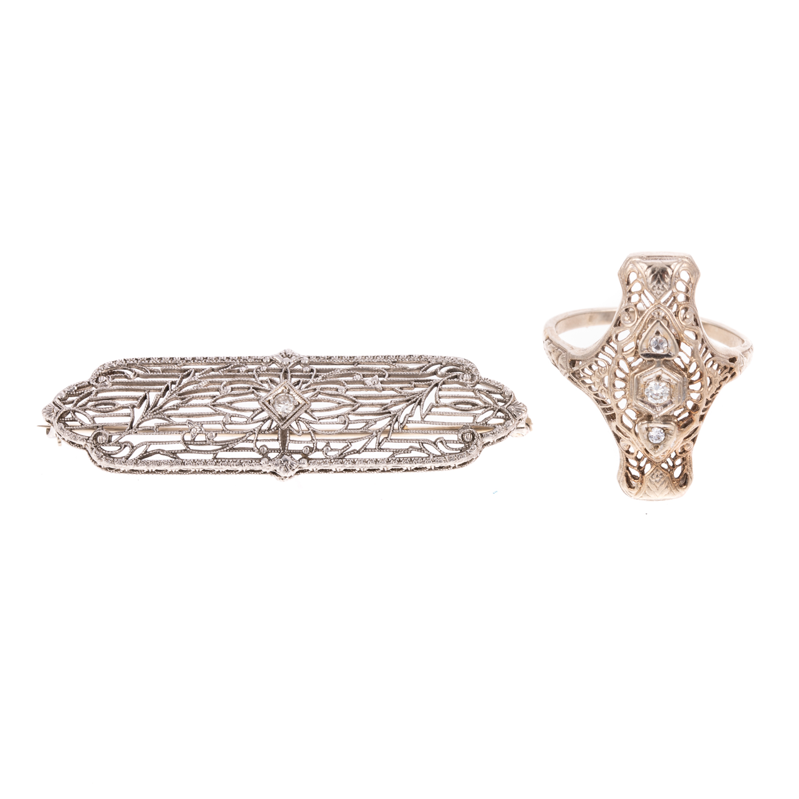 AN ART DECO FILIGREE RING & BROOCH