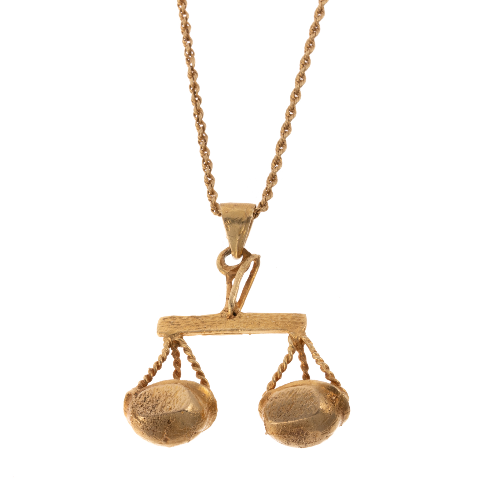 AN 18K SCALE PENDANT WITH 14K CHAIN 287b39