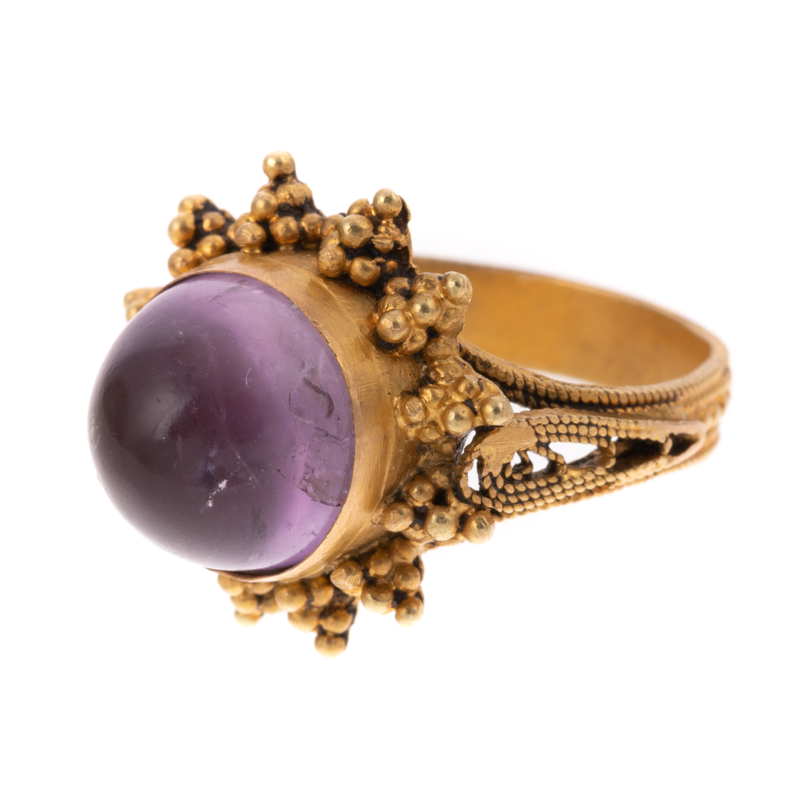 A 14K CABOCHON AMETHYST RING IN 287c12