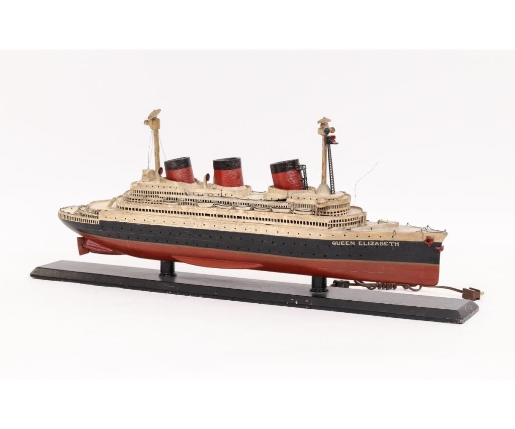 Wooden ship model of the Queen 28a7c8