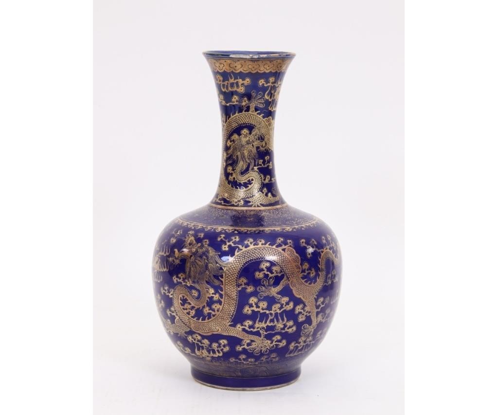 Fine blue Chinese porcelain bottle 28a82c