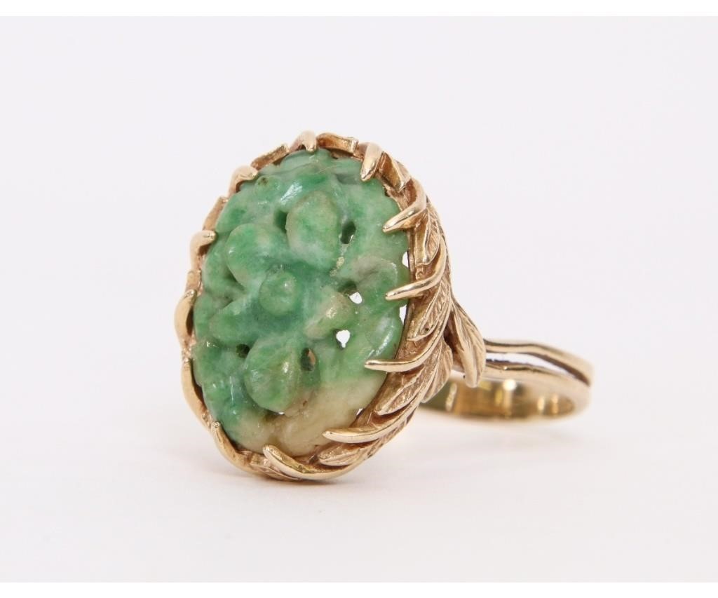 14kt gold ladies ring with jade