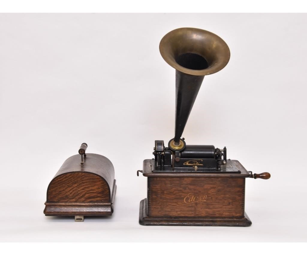 Oak cased Edison phonograph serial 28acc2