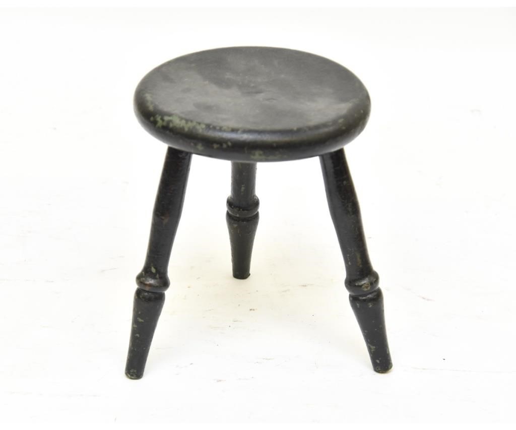 Delicate small black painted stool 9 5 h 28b008