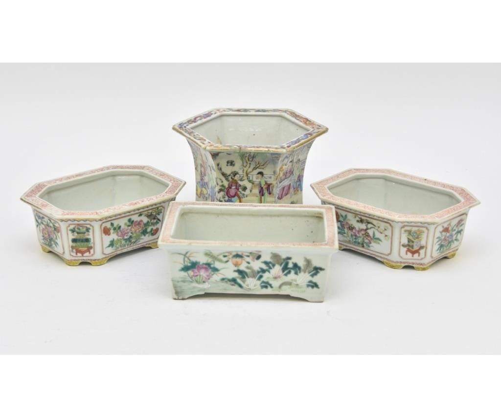 Pair of Chinese porcelain planters 28b014