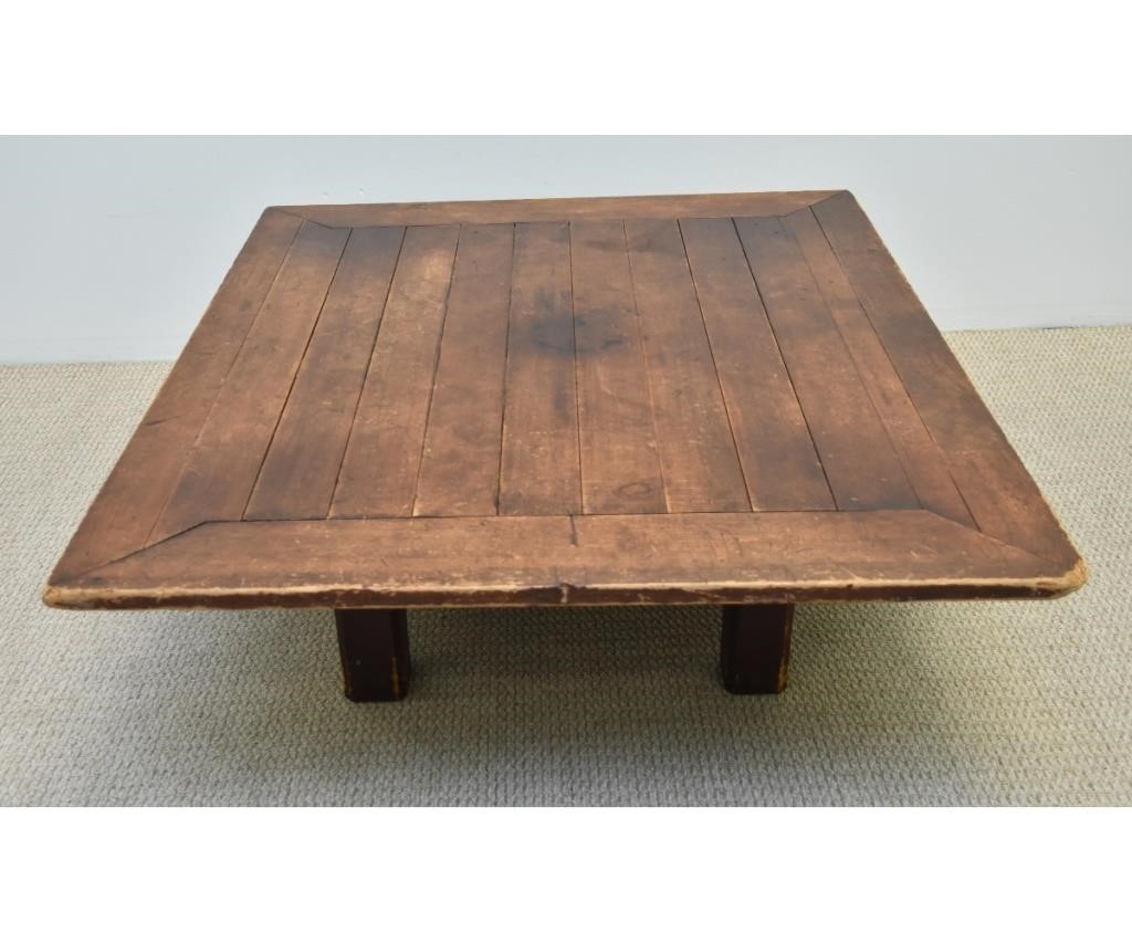 Pine coffee table with chamfered 28b02e