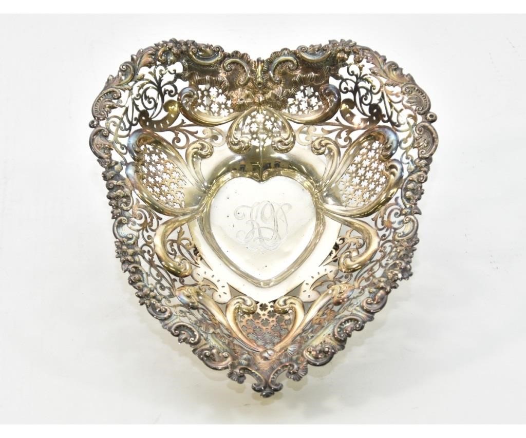 Sterling silver heart-shaped dish,