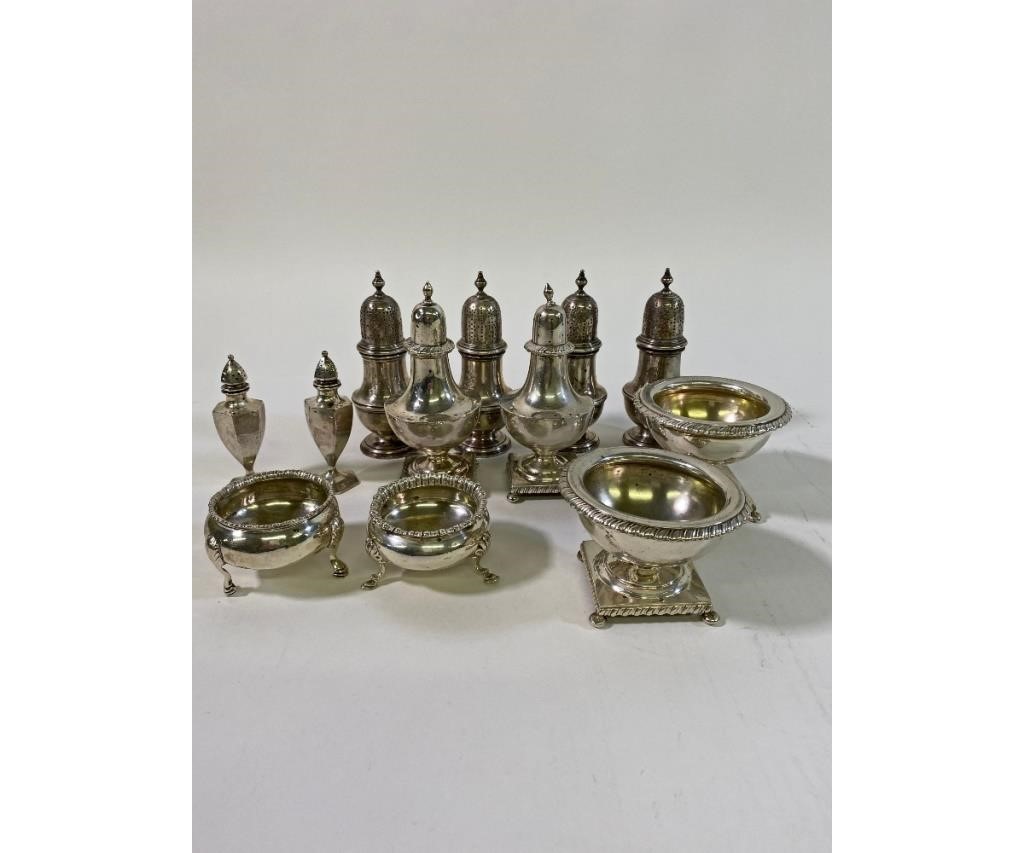 Sterling silver salt/pepper shakers,