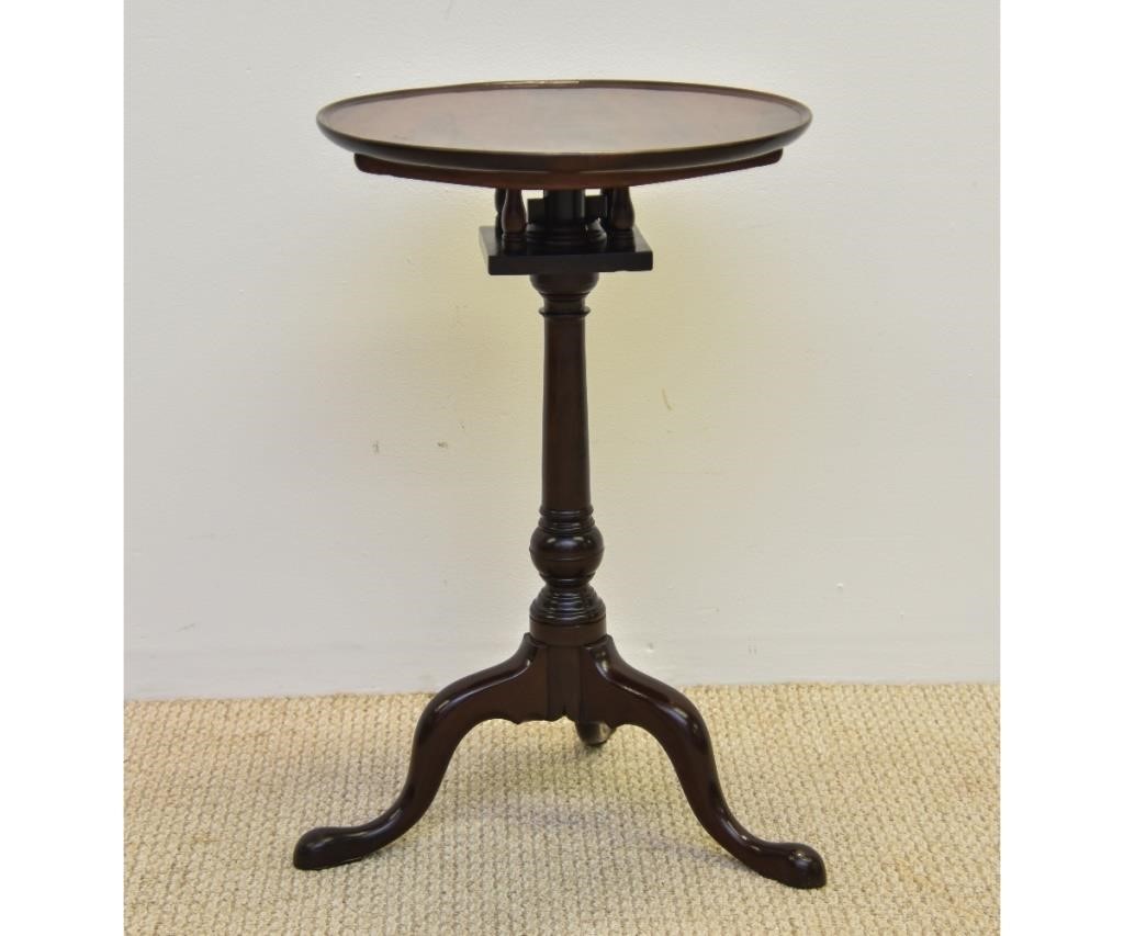 Philadelphia Queen Anne candlestand  28b301