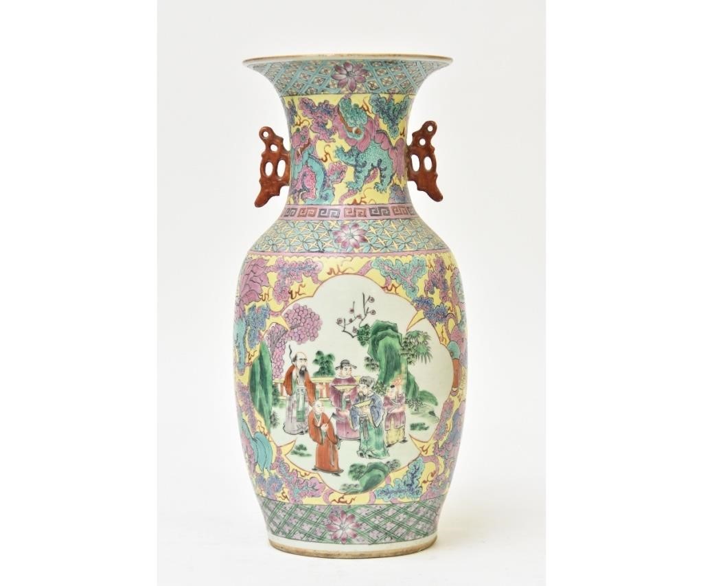 Chinese porcelain urn with figured 28b2fc