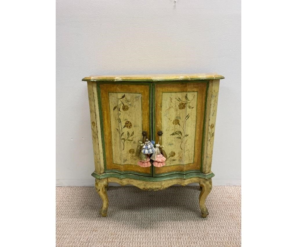 Small Italian painted cabinet  28b3d5